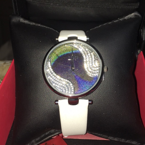 Silver Swarovski Crystal Peacock Feather Pattern - Picture 2 of 5